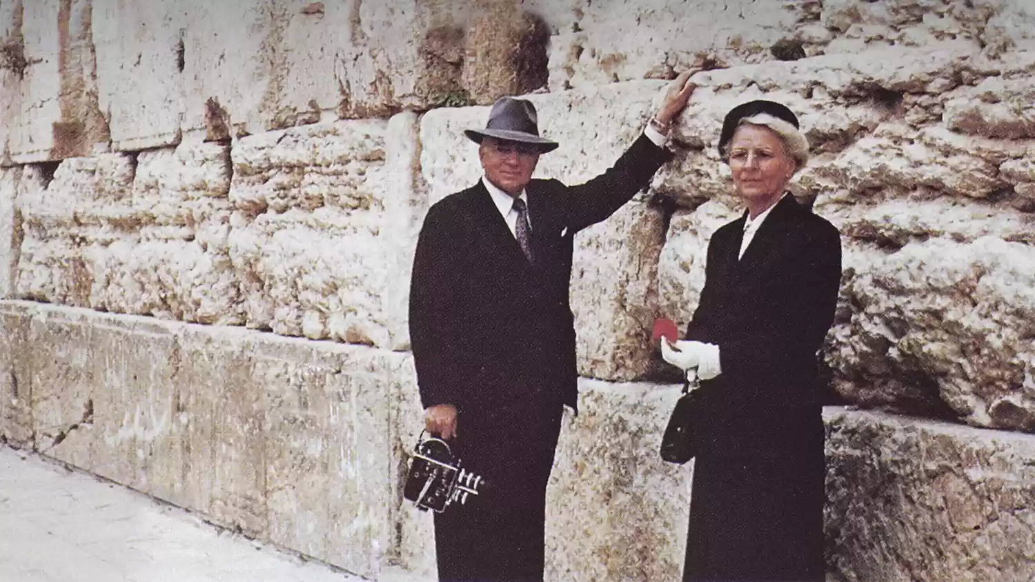 HWA first visit at the Wailing Wall with his wife, Loma_1956(colour).